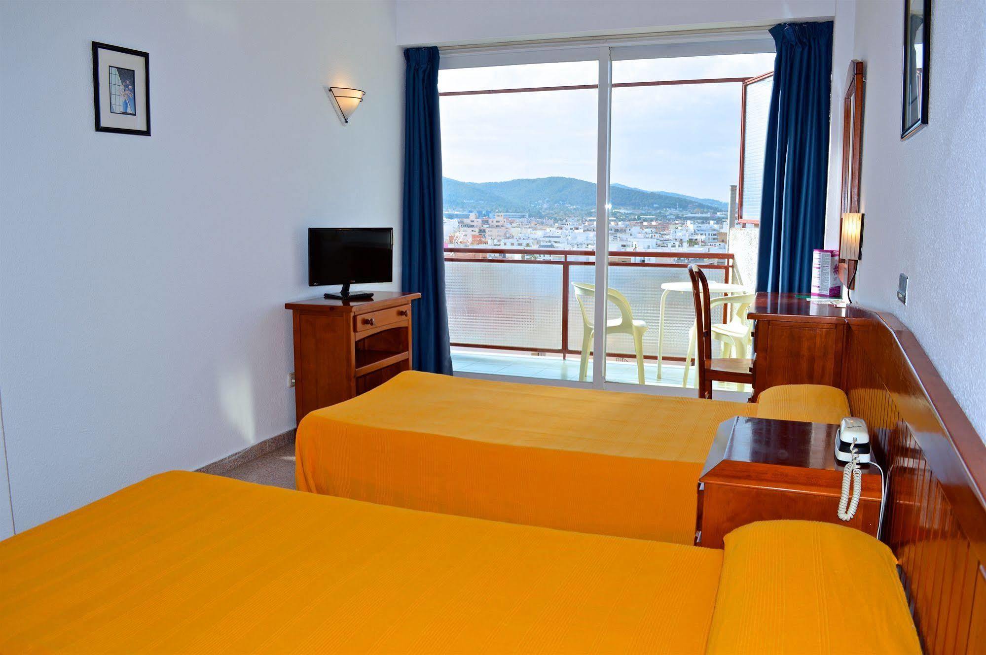 Hostal Molins Park مدينة إيبيزا المظهر الخارجي الصورة