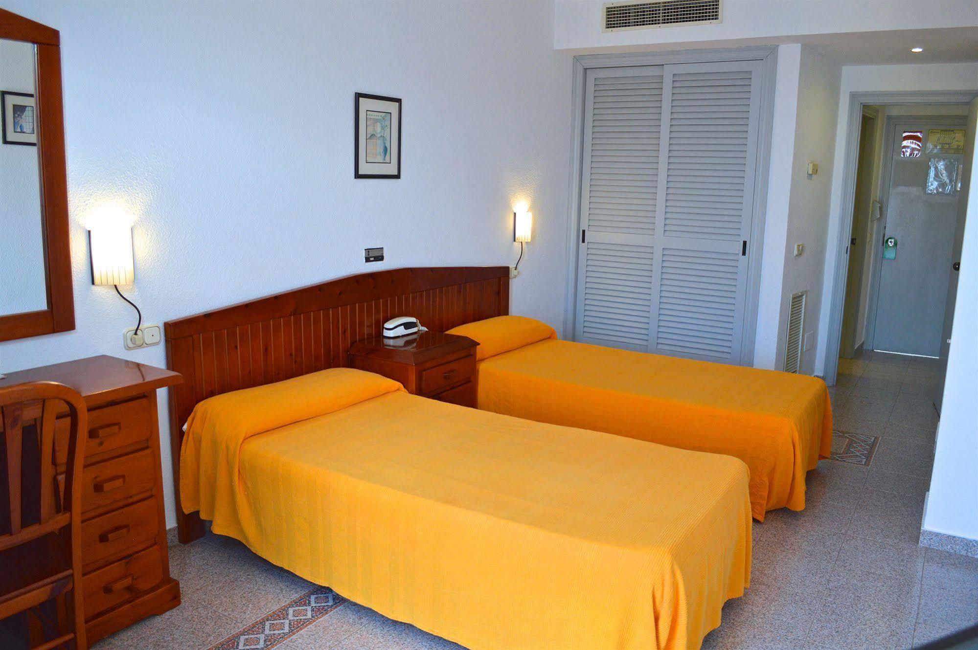 Hostal Molins Park مدينة إيبيزا المظهر الخارجي الصورة