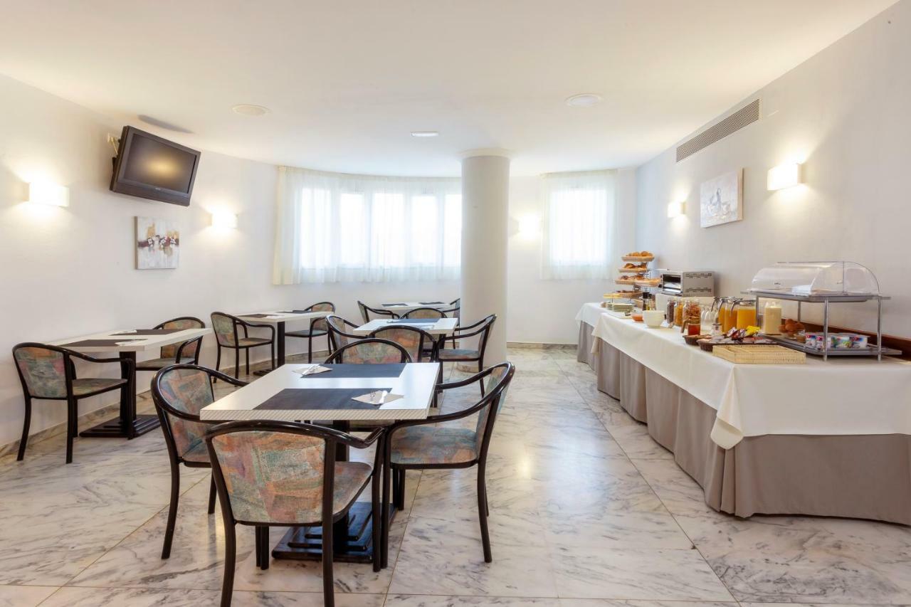 Hostal Molins Park مدينة إيبيزا المظهر الخارجي الصورة